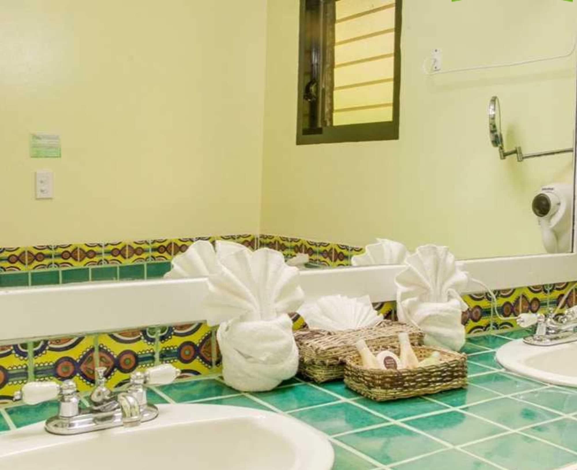 Robert'S Grove Beach Resort Placencia المظهر الخارجي الصورة