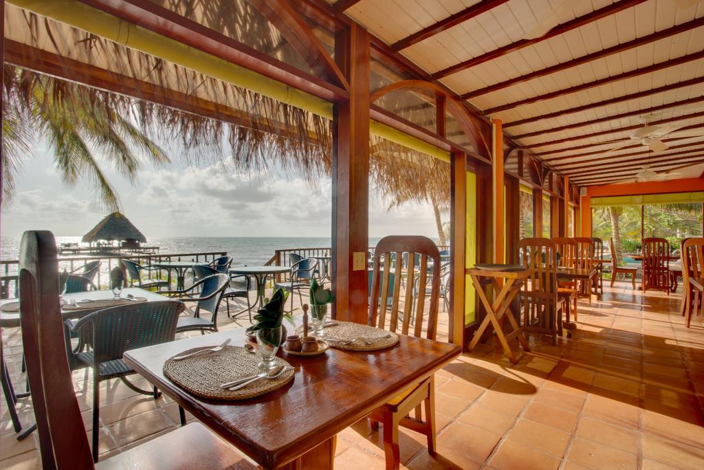 Robert'S Grove Beach Resort Placencia المطعم الصورة